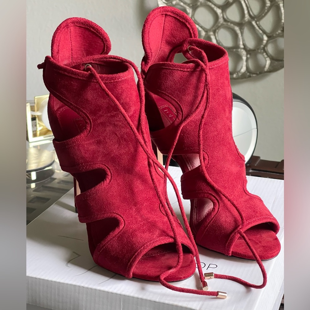 Topshop Reveal Cutaway Sandal Heel Red Suede Size 8.5 Excellent Condition